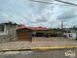 Casa com 03 dormitórios para locação no bairro Rondônia