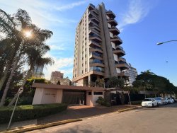 Apartamento com 05 dormitórios no Edifício Residencial Carlos Gomes