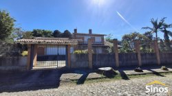 Casa com 04 dormitórios no bairro Campestre