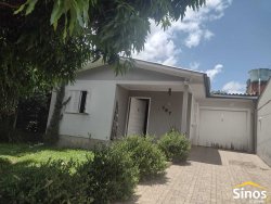 Casa com 03 dormitórios no bairro Amaral Ribeiro