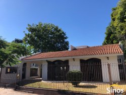 Casa com 02 dormitórios no bairro Hamburgo Velho