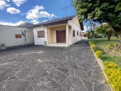 Casa com terreno de 940m² no bairro Canudos