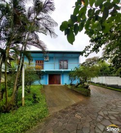 Casa com 04 dormitórios no bairro Rondônia 