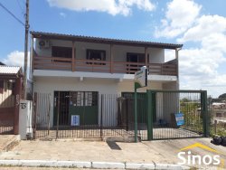 Sobrado com sala comercial no bairro Santo Afonso