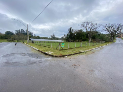 Terreno de esquina no bairro Lomba Grande
