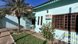 Casa com 03 dormitórios no bairro Paraíso