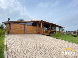 Maravilhosa casa em estilo rústico-moderno