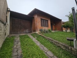 Casa com 02 dormitórios no bairro Ouro Branco