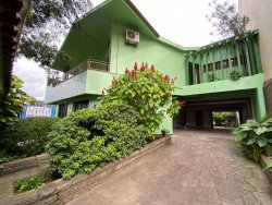 Casa com 04 dormitórios, sendo 01 suíte para locação no bairro Ideal