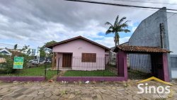Casa de esquina com 03 dormitórios para locação no bairro Santo Afonso