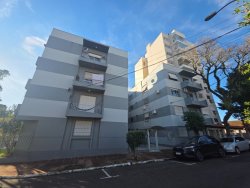 Apartamento térreo com 02 dormitórios no Edifício Cisne