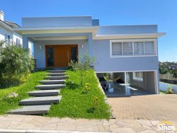 Casa com 03 dormitórios no condomínio Terra Verde