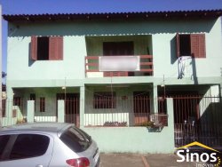Sobrado com 03 dormitórios no bairro Vicentina
