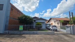 Casa mista com 04 dormitórios no Bairro Ideal