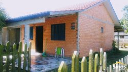 Casa com 02 dormitórios na cidade de Imbé
