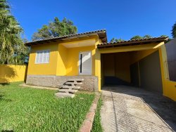 Casa com 02 dormitórios no bairro Lomba Grande