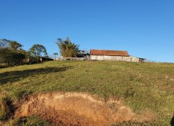 Área de 2,00 hectares com imóvel em Lomba Grande