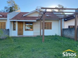 Casa com 02 dormitórios em Lomba Grande