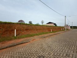 Terreno com 250m² no Condomínio Moradas da Lomba