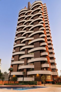 Apartamento com 03 suítes no Edifício Vitória Régia