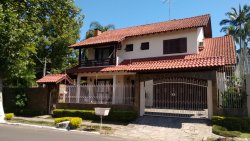 Sobrado com 04 dormitórios (1 suíte) no bairro Jardim Mauá