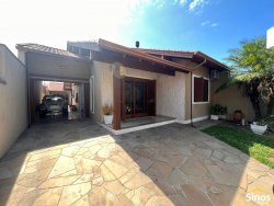 Bela casa com 02 dormitórios no bairro Campina
