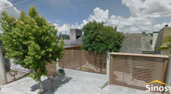 Sobrado com 03 dormitórios no  Bairro Colina Deunner
